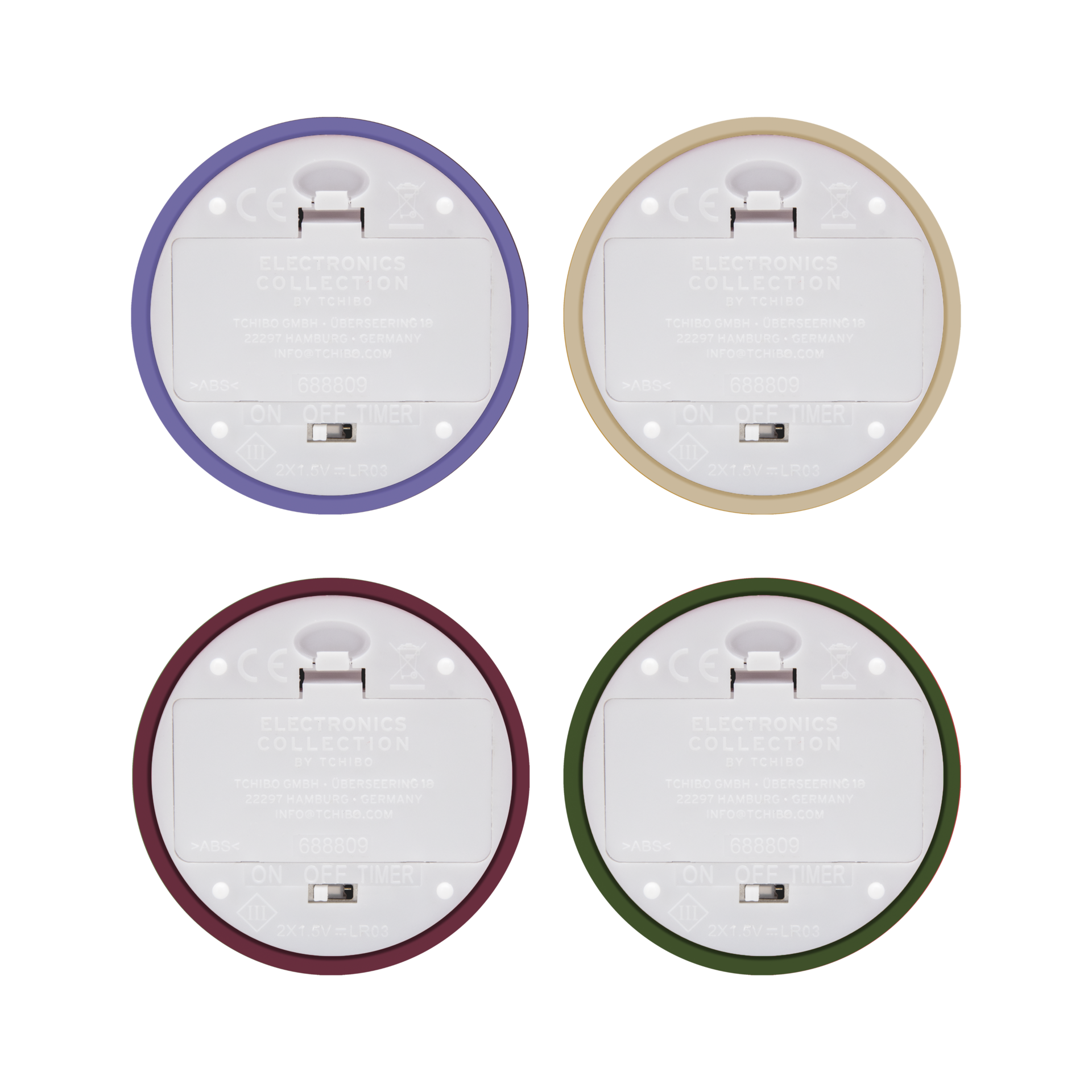 Bases de quatre bougies chauffe-plat LED issues du coffret Nora (violet, beige, rouge foncé, vert foncé). Chacune dispose d'un compartiment à piles blanc, d'un curseur « ON/OFF/TIMER », de la mention « ELECTRONICS COLLECTION BY TCHIBO » et de 2 piles AAA.