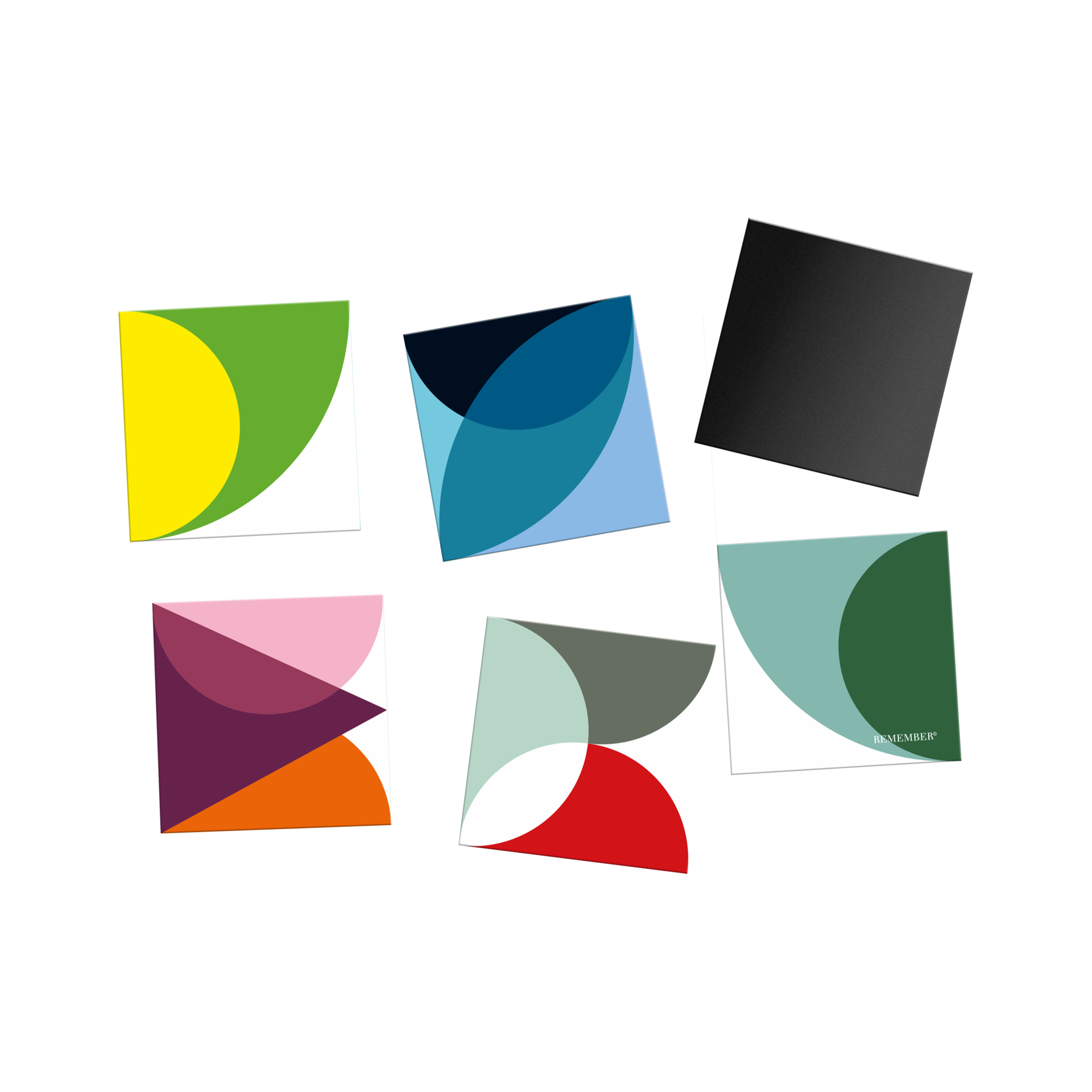 Six aimants de réfrigérateur Solena souples et carrés sont disposés en quinconce sur fond blanc. Chaque plaquette affiche un motif géométrique coloré (jaune, vert, bleu, rose, violet, orange, rouge, gris) ; l'une est noire, une porte «REMEMBER ».