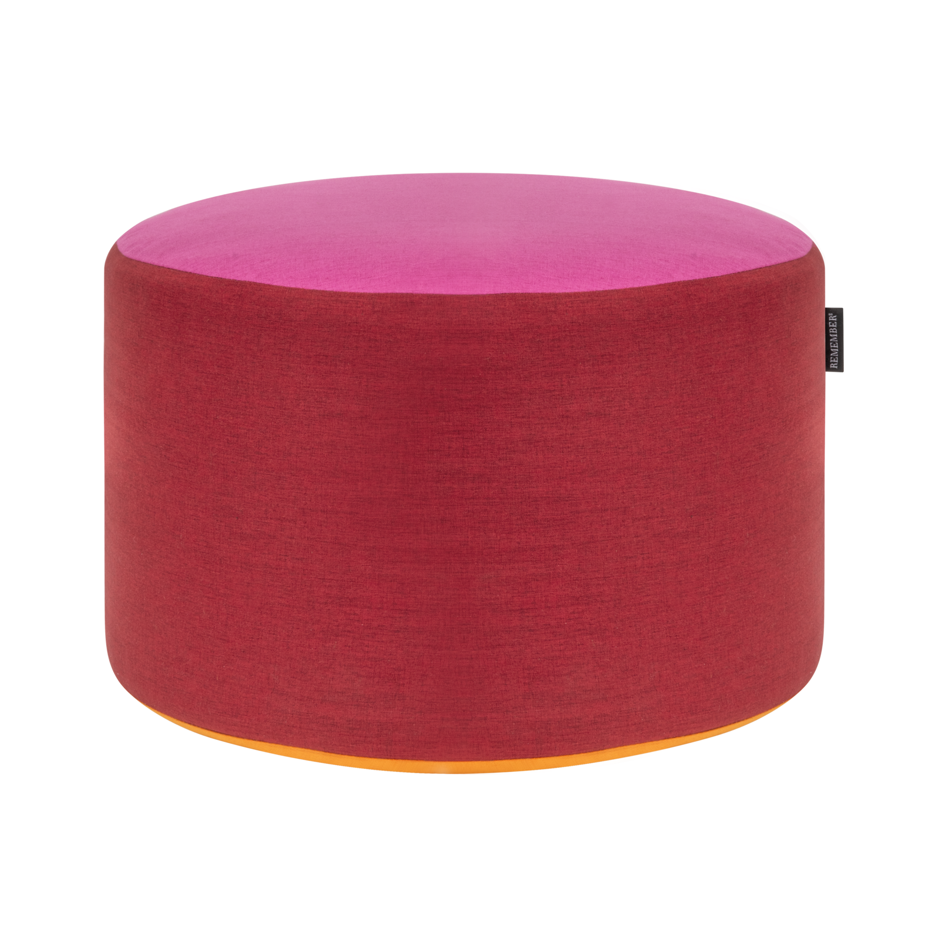 Le pouf rond Pepe berry est recouvert d'un tissu tricolore : rose vif sur le dessus, teinte baie plus foncée sur les côtés. Une fine bande orange sur le bord inférieur vient parachever le design. À utiliser comme siège ou comme surface de rangement.