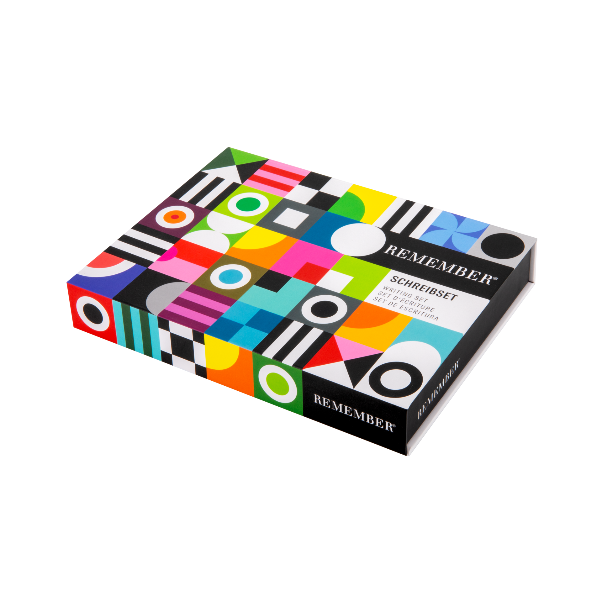 Quadratische, flache Box des "Remember" Kartensets. Farbiges, geometrisches Muster auf dem Deckel; "Remember" und "Schreibset" Schriftzug auf der Seite.