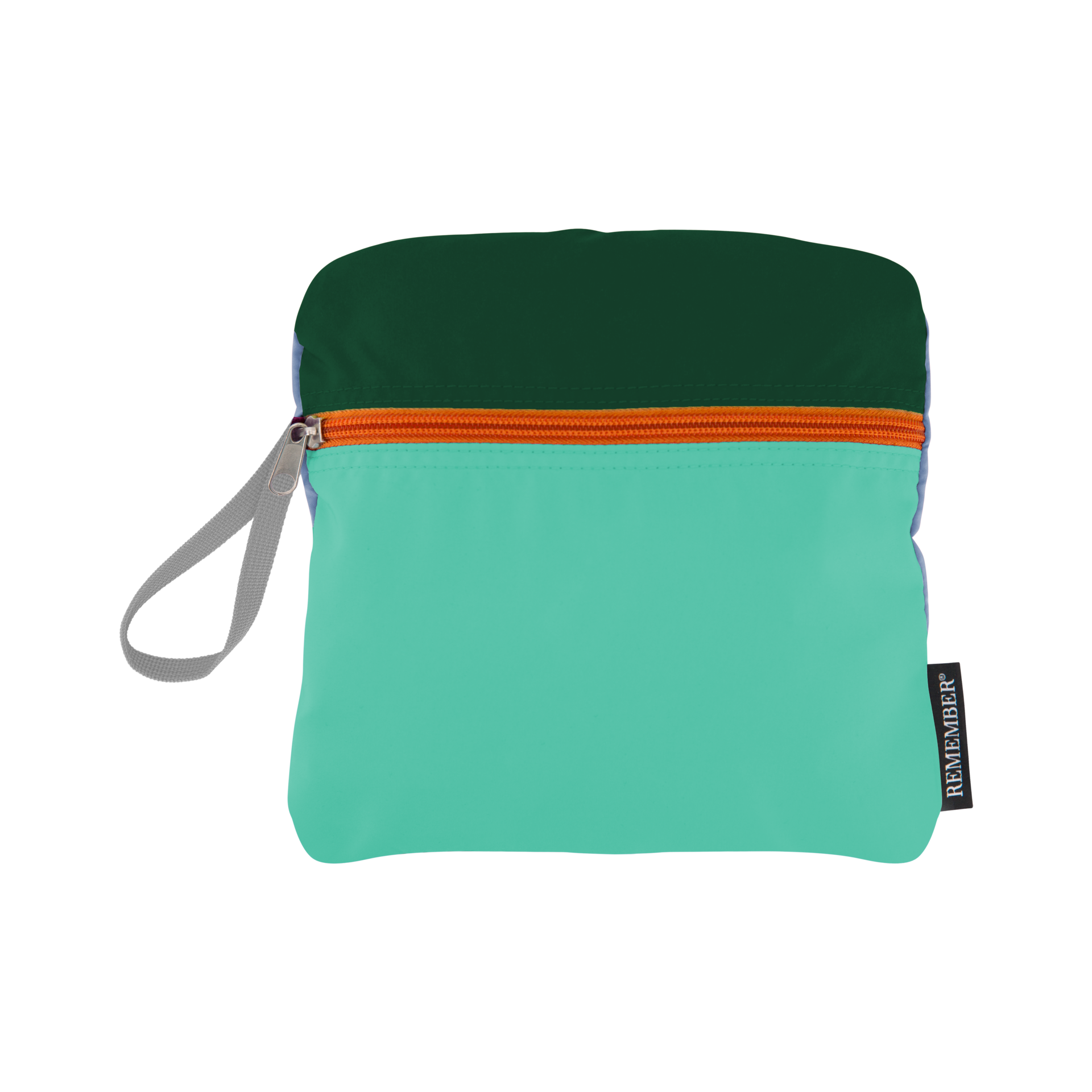 Sac à dos pliable vert menthe, bleu clair et vert foncé, avec des détails gris clair et orange. Poche avant à fermeture éclair orange, bretelles et poignée de transport orange, ainsi que des poches latérales en filet. Étiquette « REMEMBER® » sur le côté.