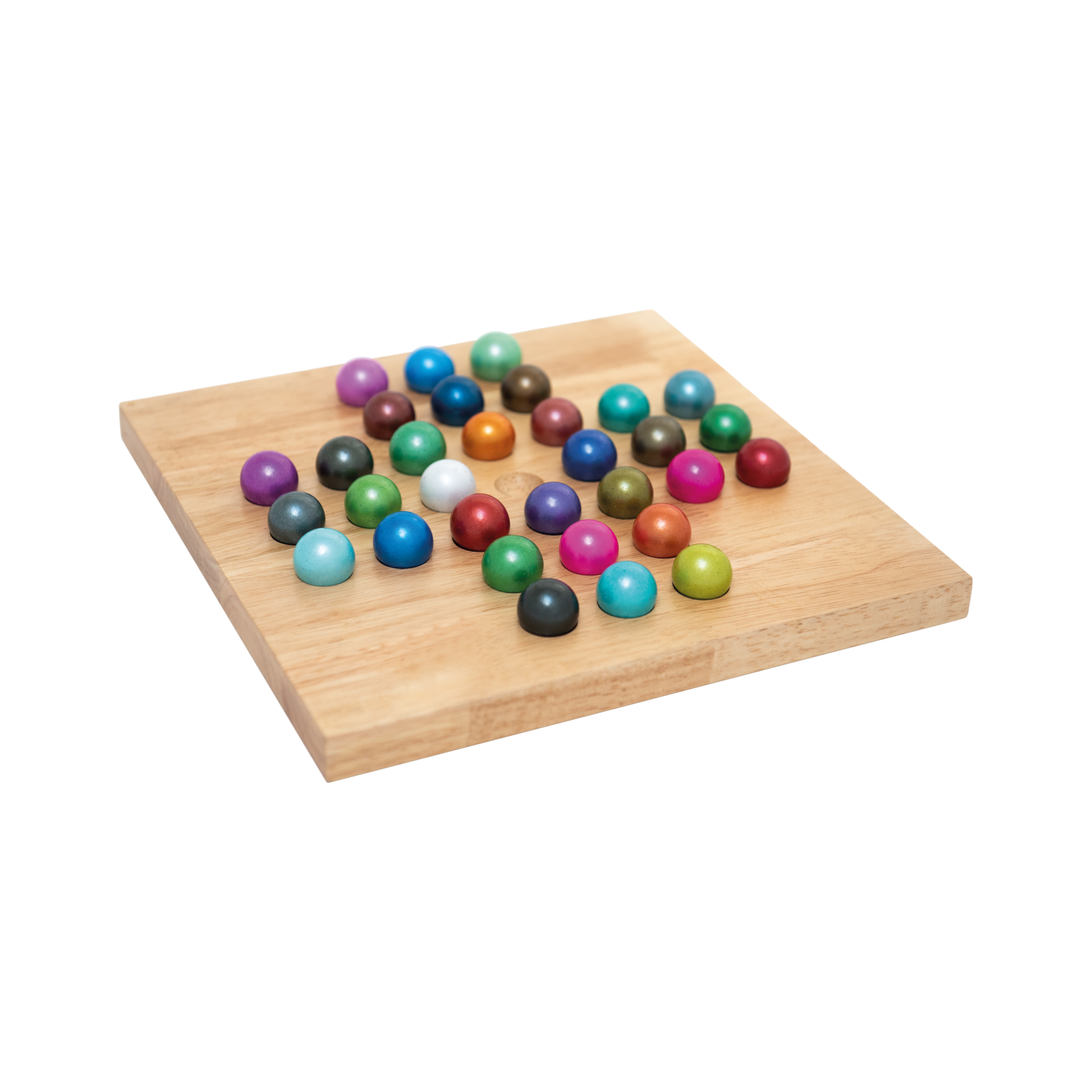 Un jeu de solitaire : Plateau en bois avec 32 billes de verre colorées.