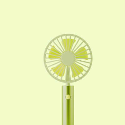 Ein mintgrüner, tragbarer Ventilator mit gelben Rotorblättern auf mintfarbenem Hintergrund. Der Ventilator verfügt über einen zylindrischen Griff und einen runden Kopf mit Schutzgitter.