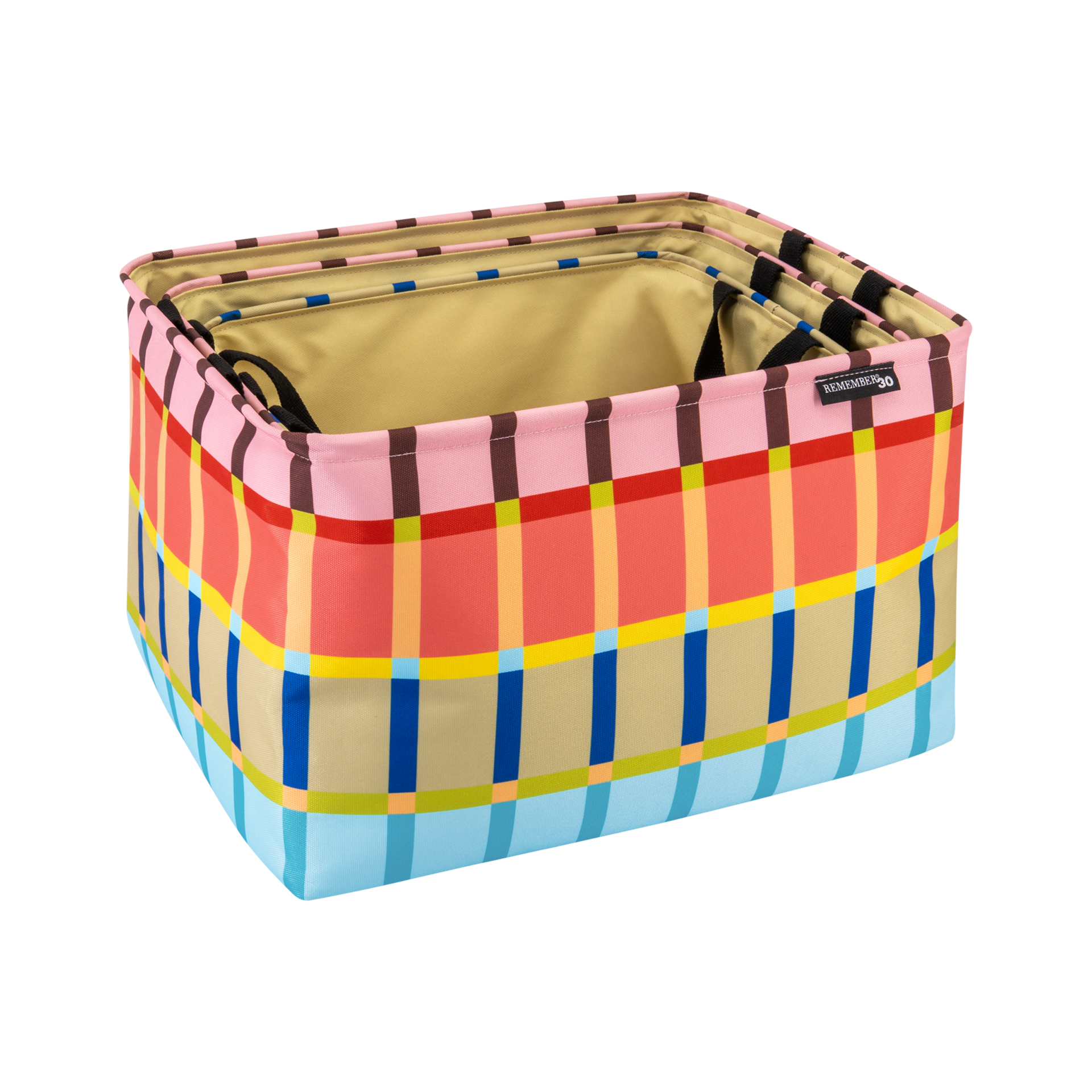 3 paniers Kaido empilés (lot de 3), rectangulaires. Extérieur à motifs vifs carreaux/rayures tons rose, rouge, orange, jaune, bleu, beige ; intérieur uni marron clair. Poignées noires, étiquette «REMEMBER 30 ».