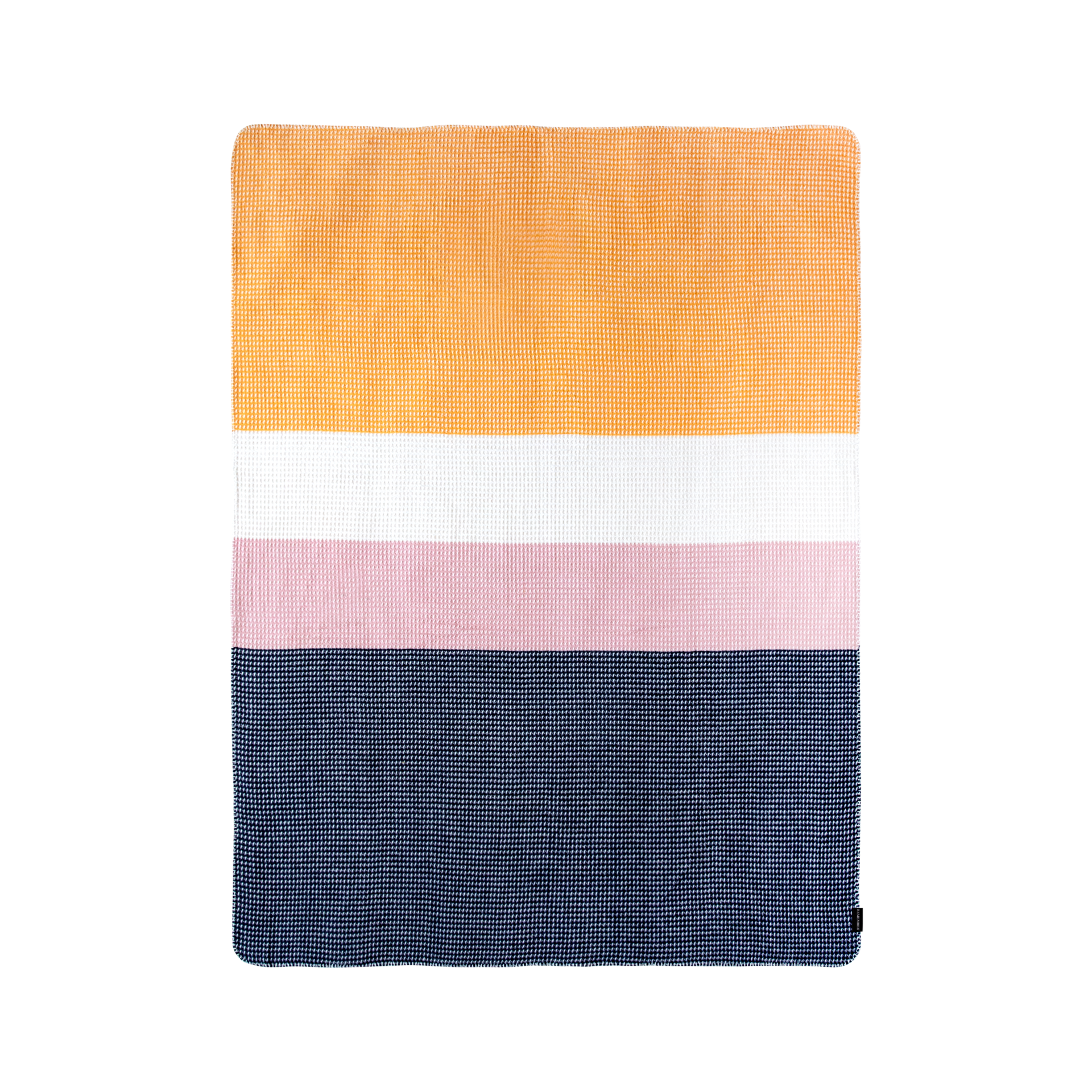 Eine Gala-Decke mit Waffelmuster in den Farben Orange, Weiss, Rosa und Dunkelblau liegt auf einem weissen Hintergrund.