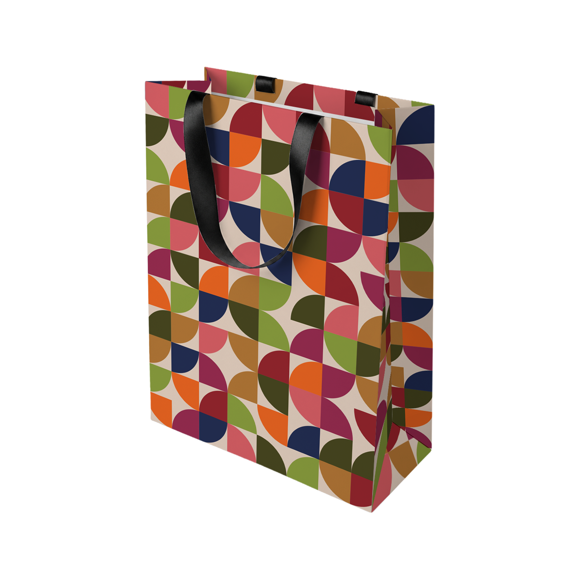 Bunte Geschenktüte mit modernem, geometrischem Muster aus Viertel- und Halbkreisen in Grün-, Orange-, Rosa-, Rot- und Blautönen auf hellbeigem Hintergrund. Mit zwei schwarzen Satinbandgriffen, leicht angewinkelt. Ideal als Geschenktüte "Joy".