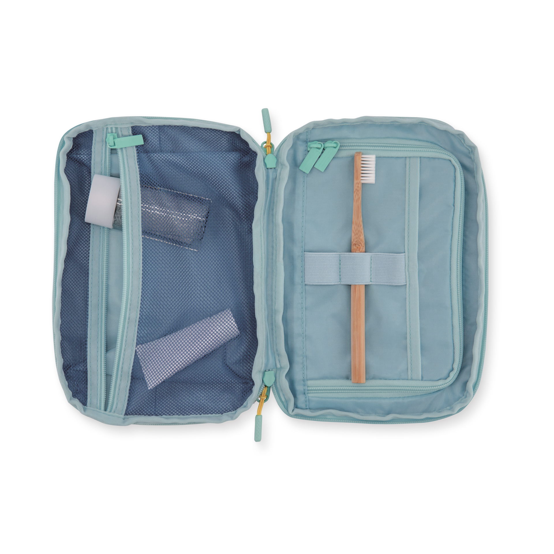 Offene, hellblaue Kulturtasche mit Reißverschluss, bestückt mit Zahnbürste, Zahnpasta und weiteren Kosmetikartikeln.