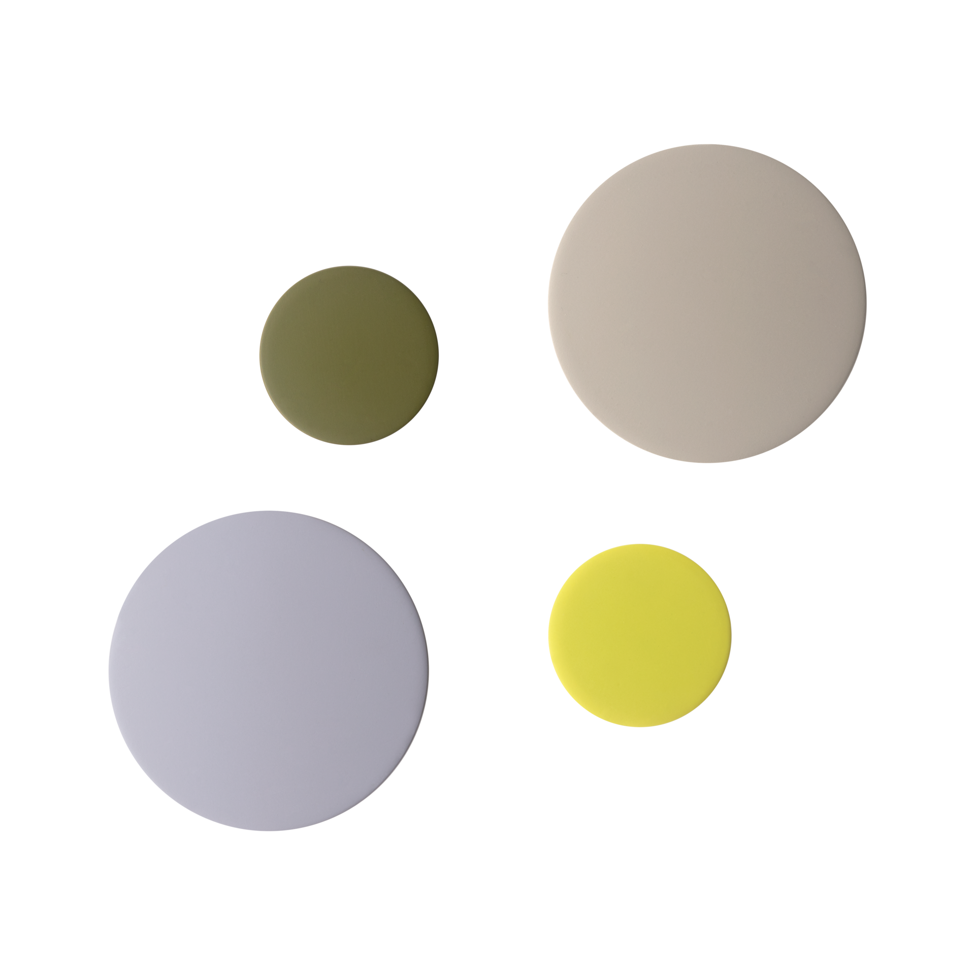 Vier Wandhaken des 'Tulip' Sets: Zwei kleine in Olivgrün und Gelb, zwei größere in Grau und Beige.