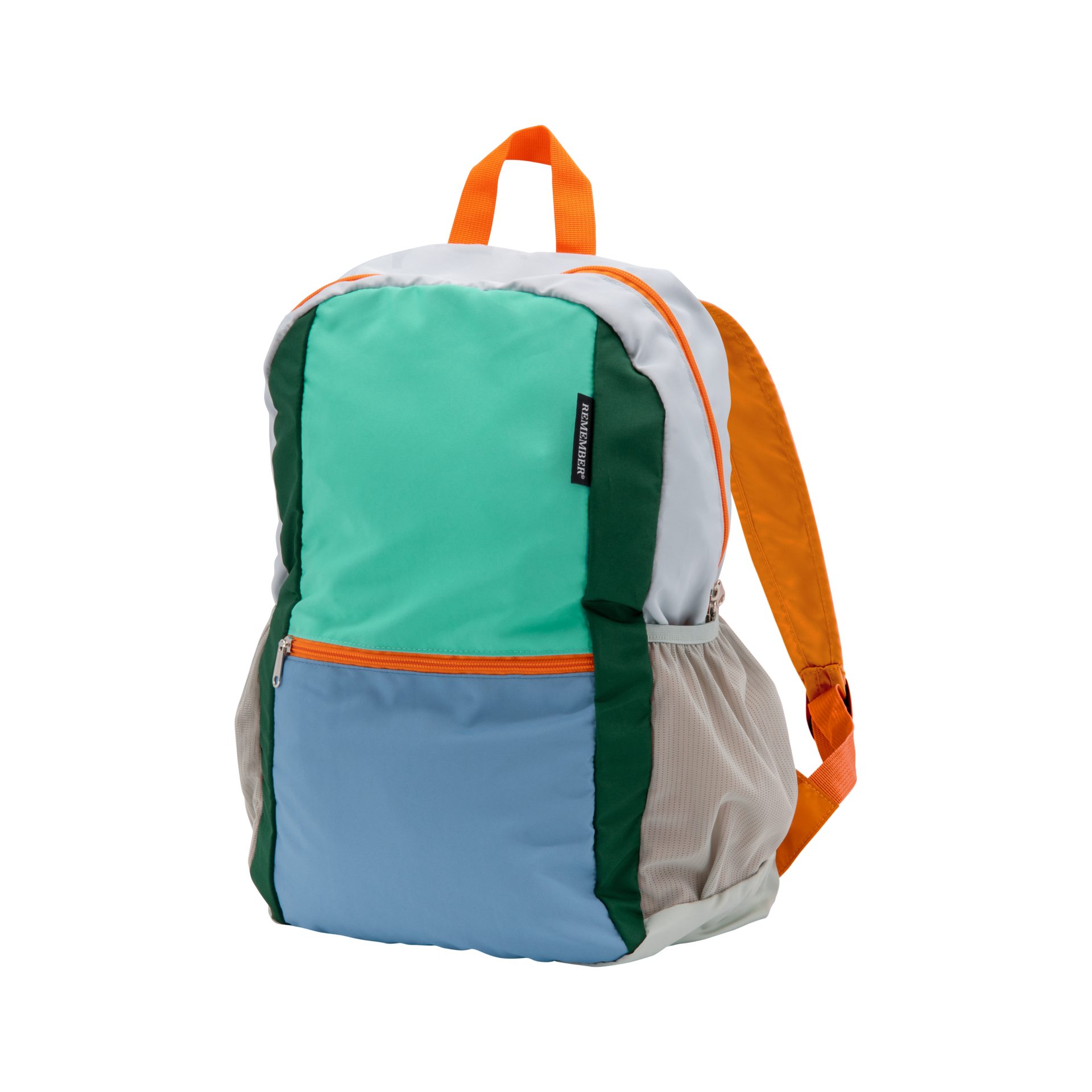 Sac à dos pliable vert menthe, bleu clair et vert foncé, avec des détails gris clair et orange. Poche avant à fermeture éclair orange, bretelles et poignée de transport orange, ainsi que des poches latérales en filet. Étiquette « REMEMBER® » sur le côté.