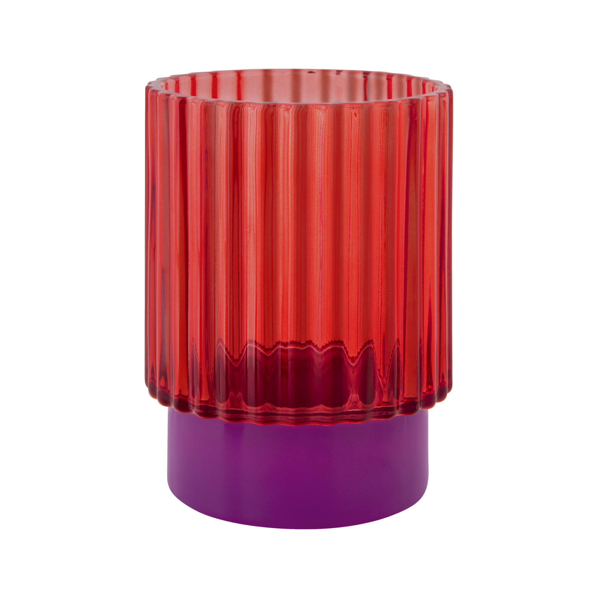 Rotes Teelichtglas mit geriffelter Struktur auf lila Sockel. Das Glas ist zylindrisch und steht auf einem weißen Hintergrund.