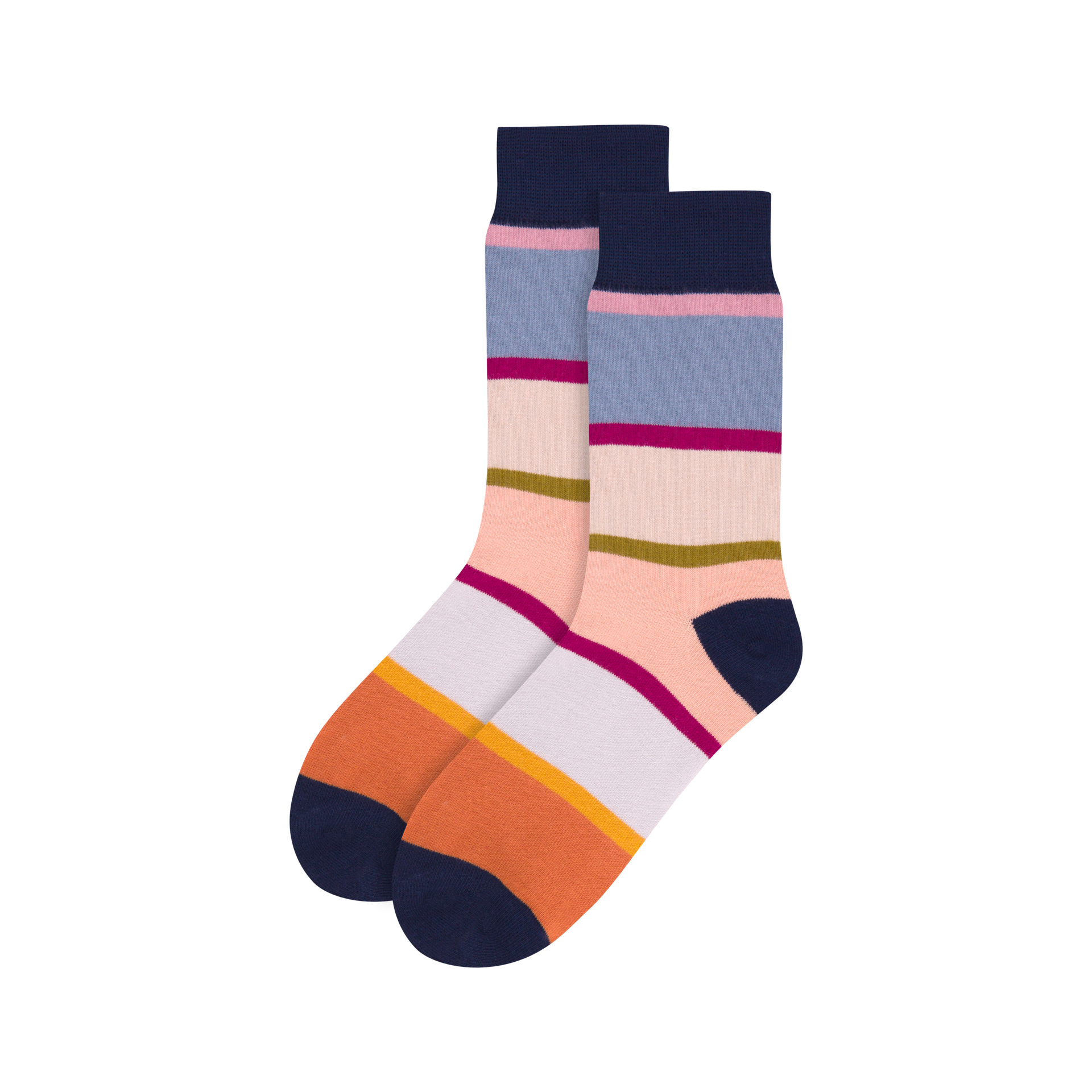 Zwei farbenfrohe Herrensocken mit Streifenmuster in Orange, Weiß, Lila, Blau und Rosa. Dunkelblaue Bündchen und verstärkte Fersen.