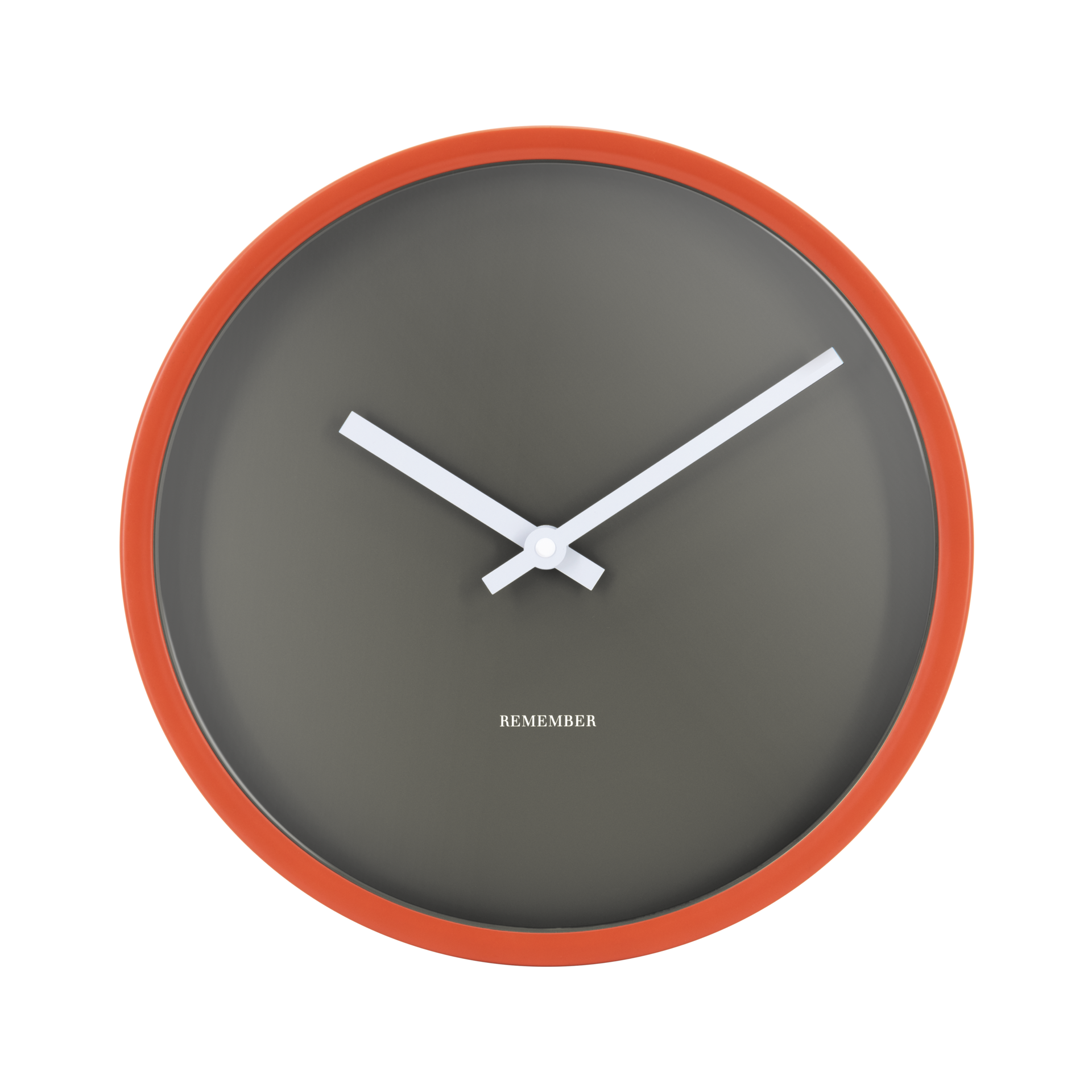 Eine runde Wanduhr 'Mocca' mit orangefarbenem Rahmen, grauem Zifferblatt und weißen Zeigern. Der Schriftzug "Remember" ist unterhalb der Mitte des Zifferblattes zu sehen.