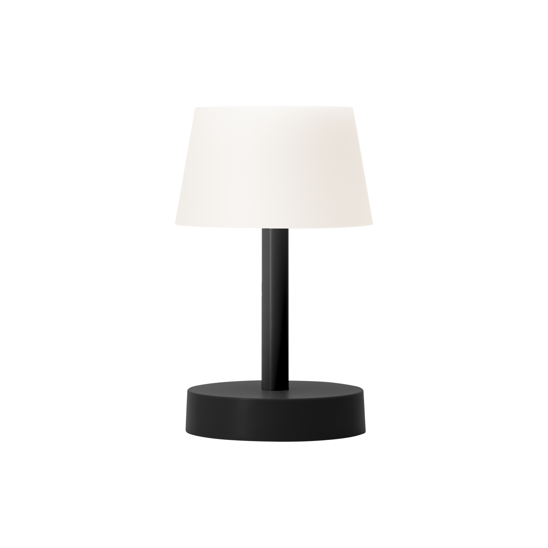 Lampe de table 'Fritz pure', simple et à intensité variable : le pied rond noir se prolonge par une fine tige qui porte un abat-jour conique blanc.