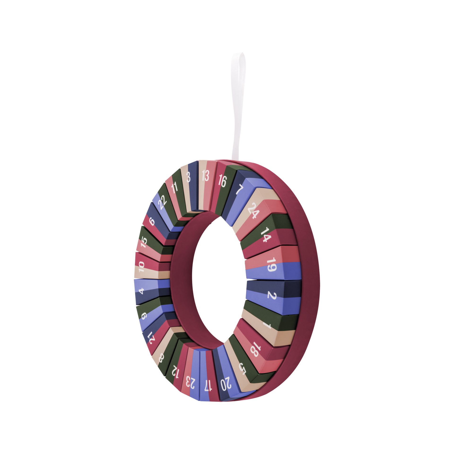Calendrier de l'Avent circulaire en forme de couronne, avec 24 cases numérotées. De petites boîtes rectangulaires colorées (bleu, vert, rose, beige, rouge foncé) forment la couronne. Boucle blanche pour l'accrocher.