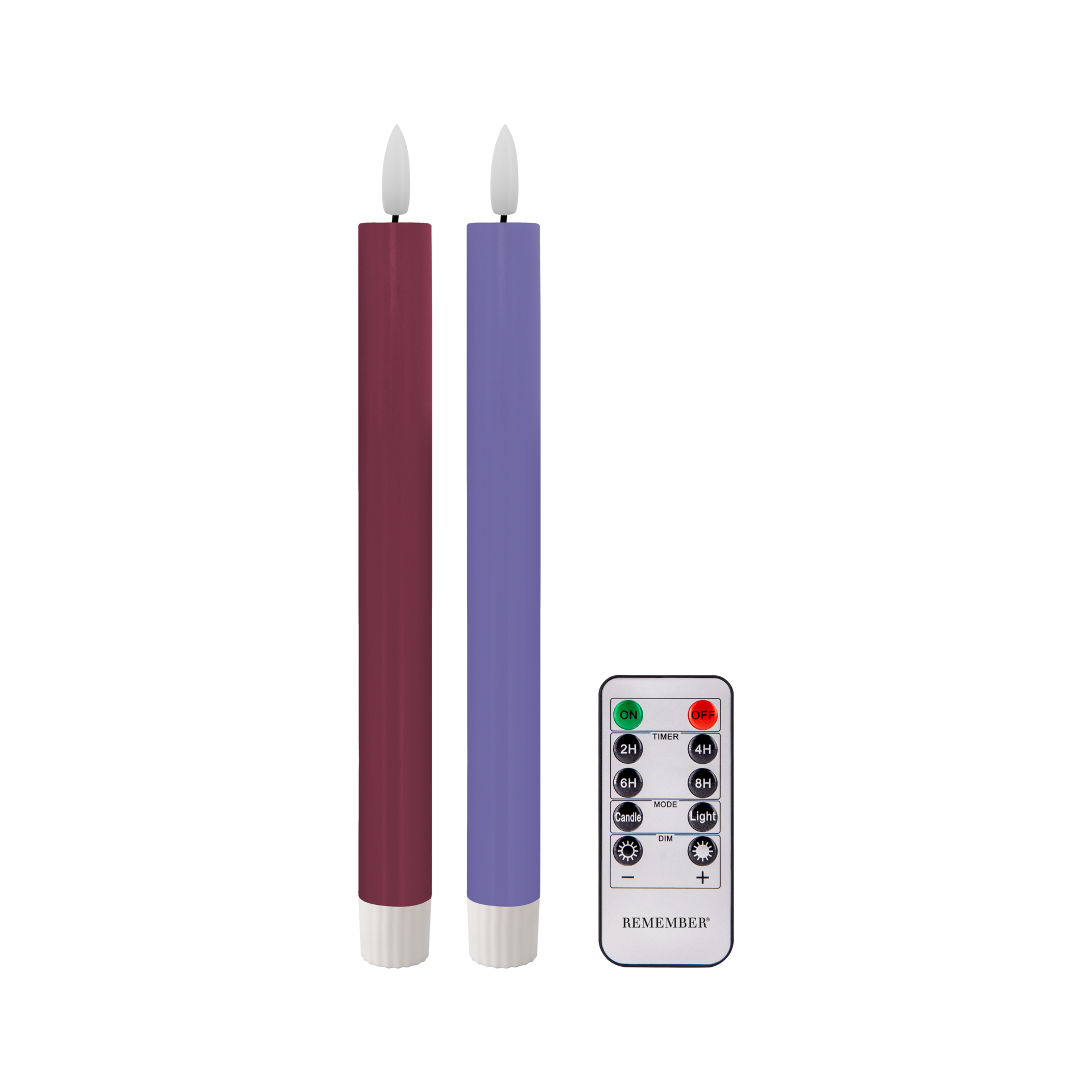 Deux bougies cylindriques à LED (rouge bordeaux et couleur lavande) sur fond blanc, avec une mèche blanche en forme de flamme et un socle blanc strié. À côté, une télécommande blanche dotée de boutons. Hauteur : 24,5 cm.