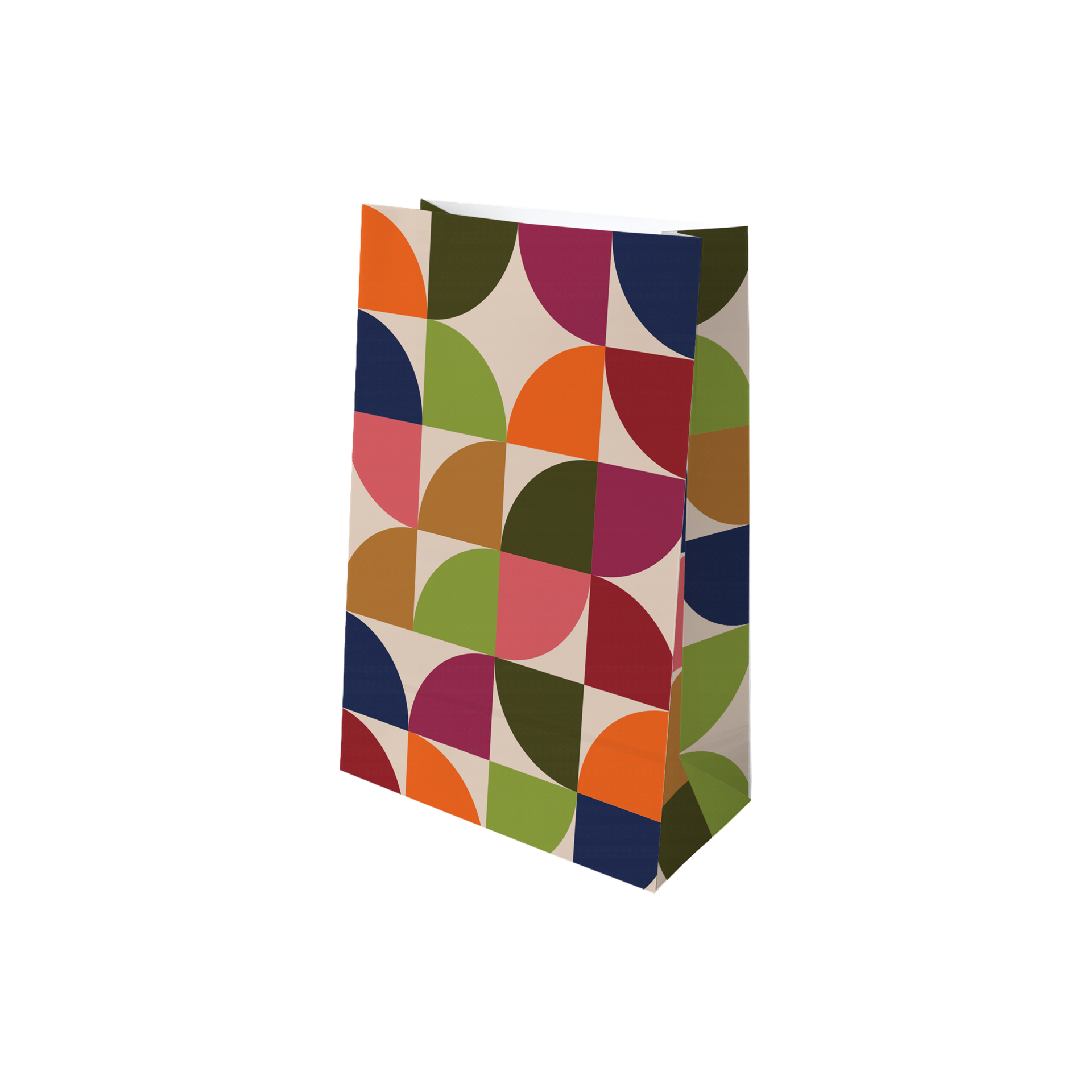 Eine einzelne Papiertüte steht aufrecht und zeigt ein farbenfrohes geometrisches Muster aus Viertelkreisen in Orange, Dunkelblau, Pink, Dunkelgrün, Weinrot und Braun auf hellem Untergrund. Vorder- und Seitenflächen sind sichtbar.